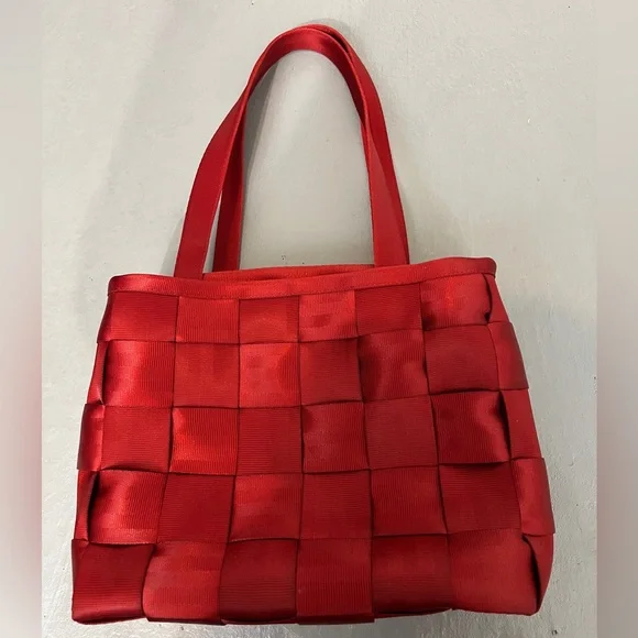 Harveys The Original Seatbelt Bag Medium Tote-Cherry Red - Picture 2 of 9